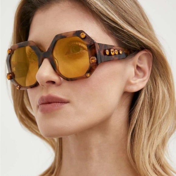 Sunglasses
Oversized, Octagon shape BNWOT  IN ORIGINAL CASE - Picture 12 of 16